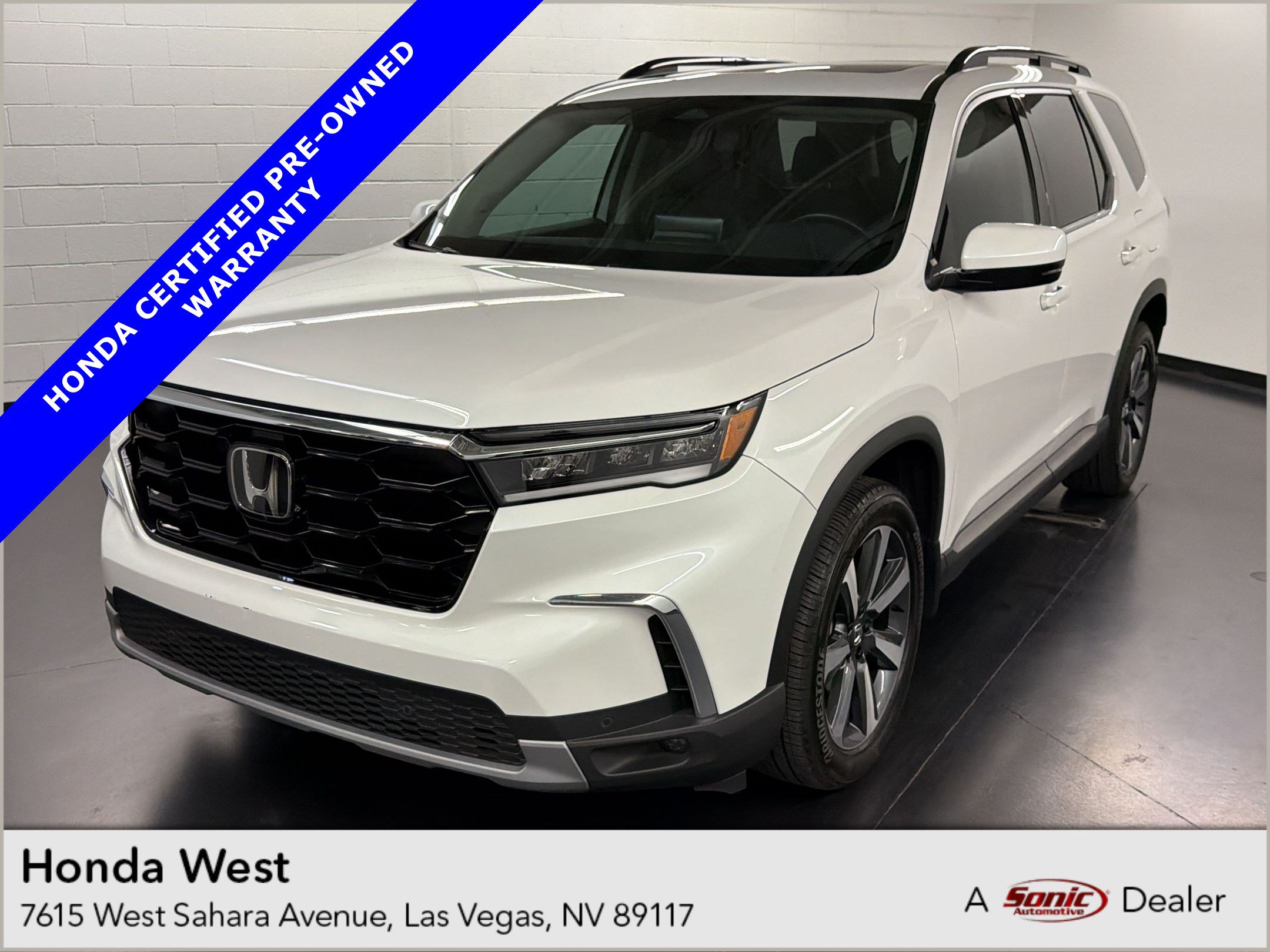 Certified 2025 Honda Pilot Touring image 1