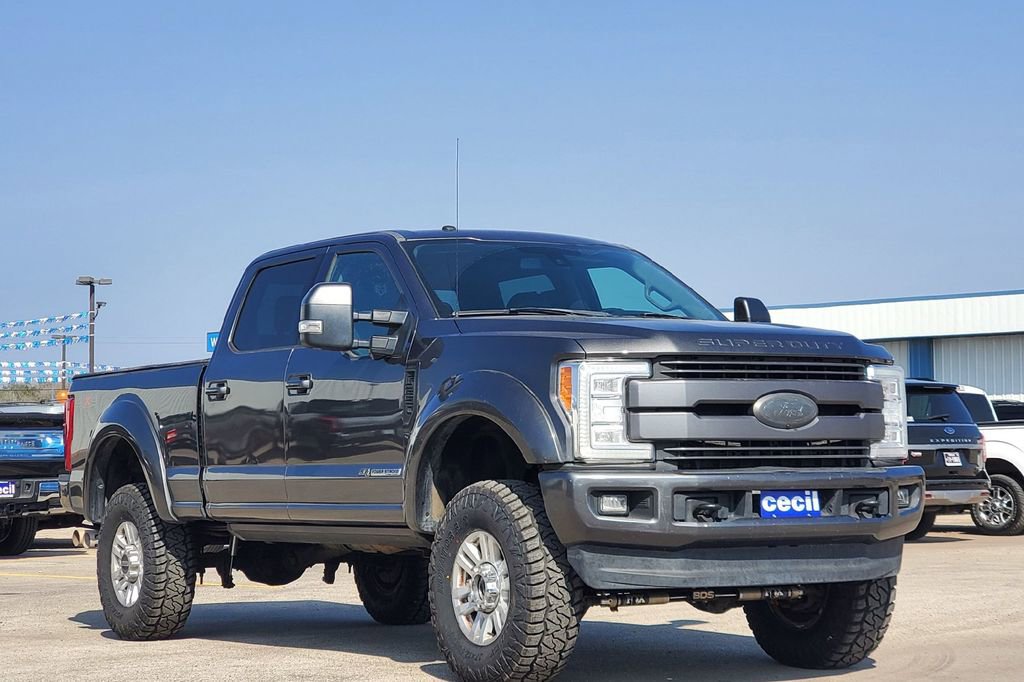 Used 2017 Ford F250 Lariat w/ Lariat Ultimate Package AWD/4WD image 2