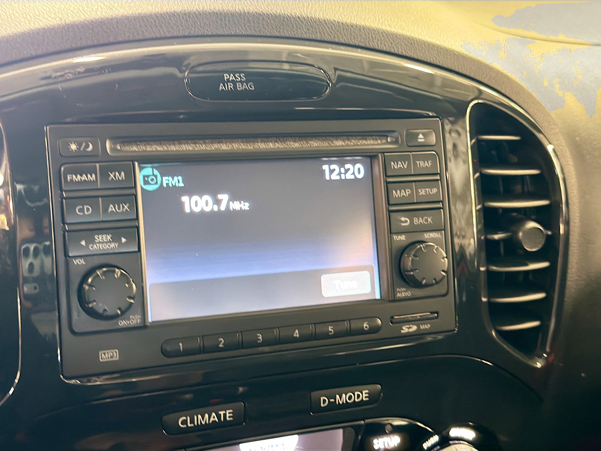 Used 2012 Nissan Juke SL AWD/4WD image 21
