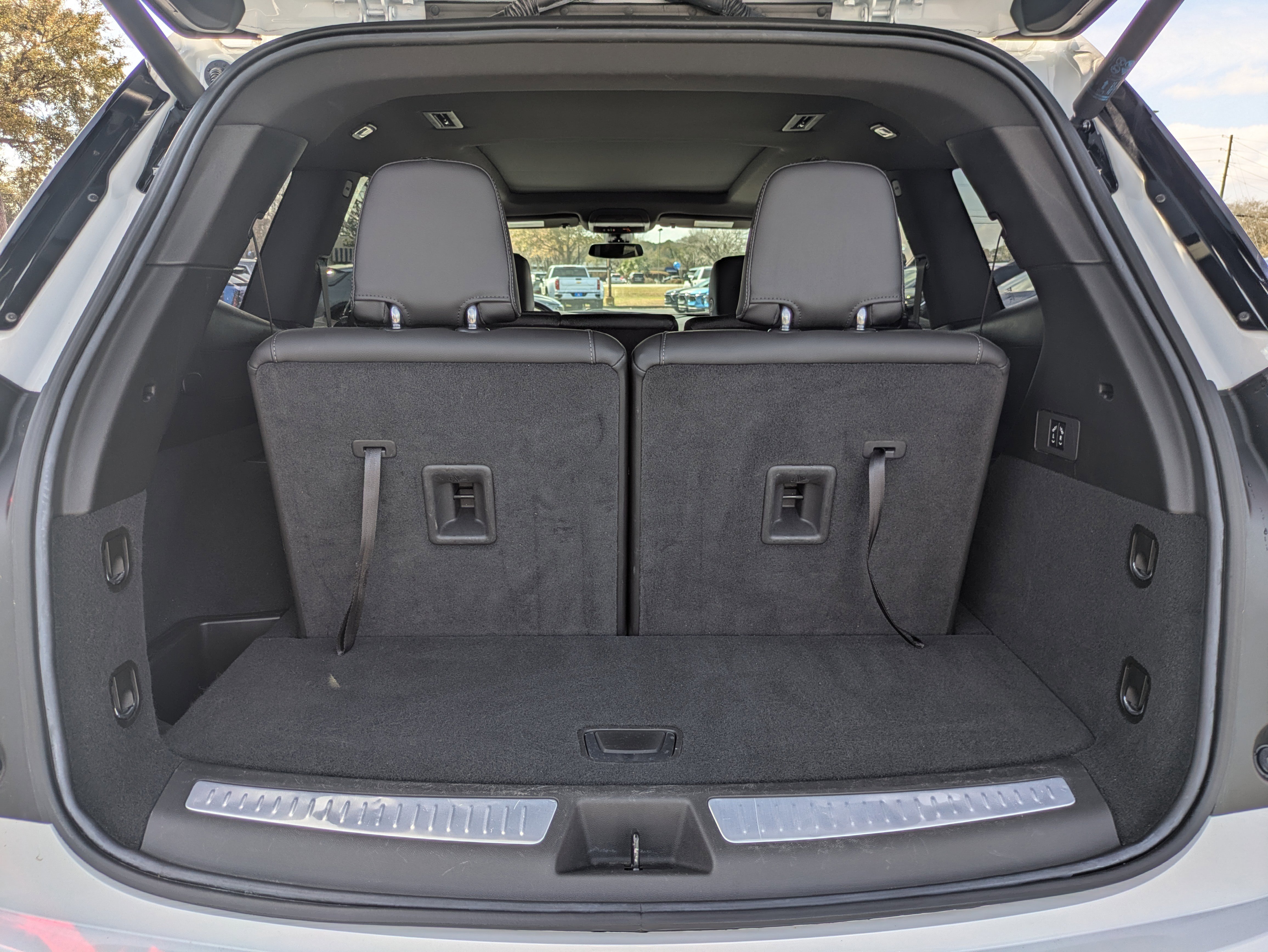 Used 2024 Cadillac XT6 Luxury FWD image 7