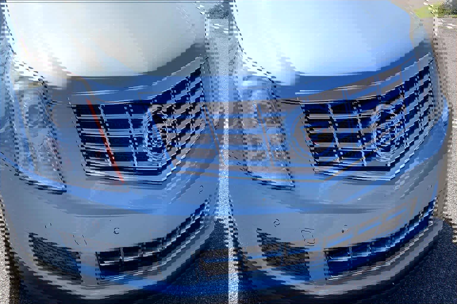 Used 2014 Cadillac SRX Luxury w/ Driver Awareness Package image 29