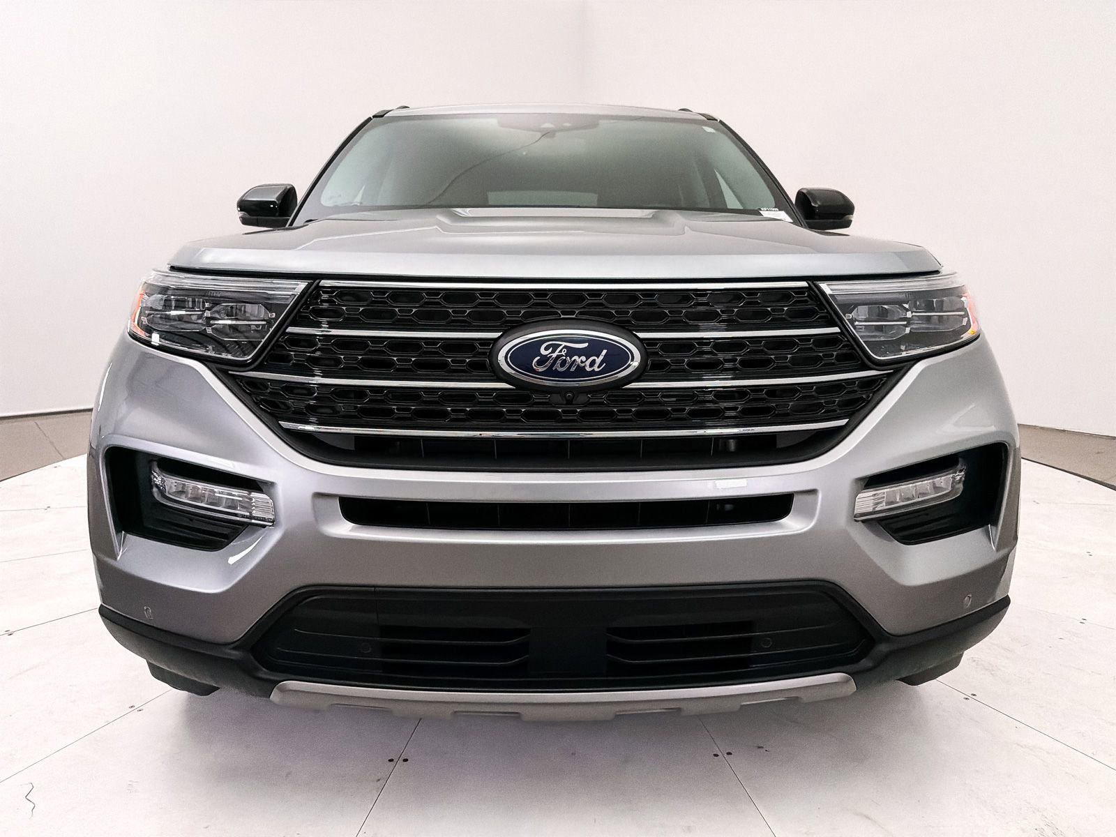 Used 2024 Ford Explorer XLT w/ Equipment Group 202A image 15