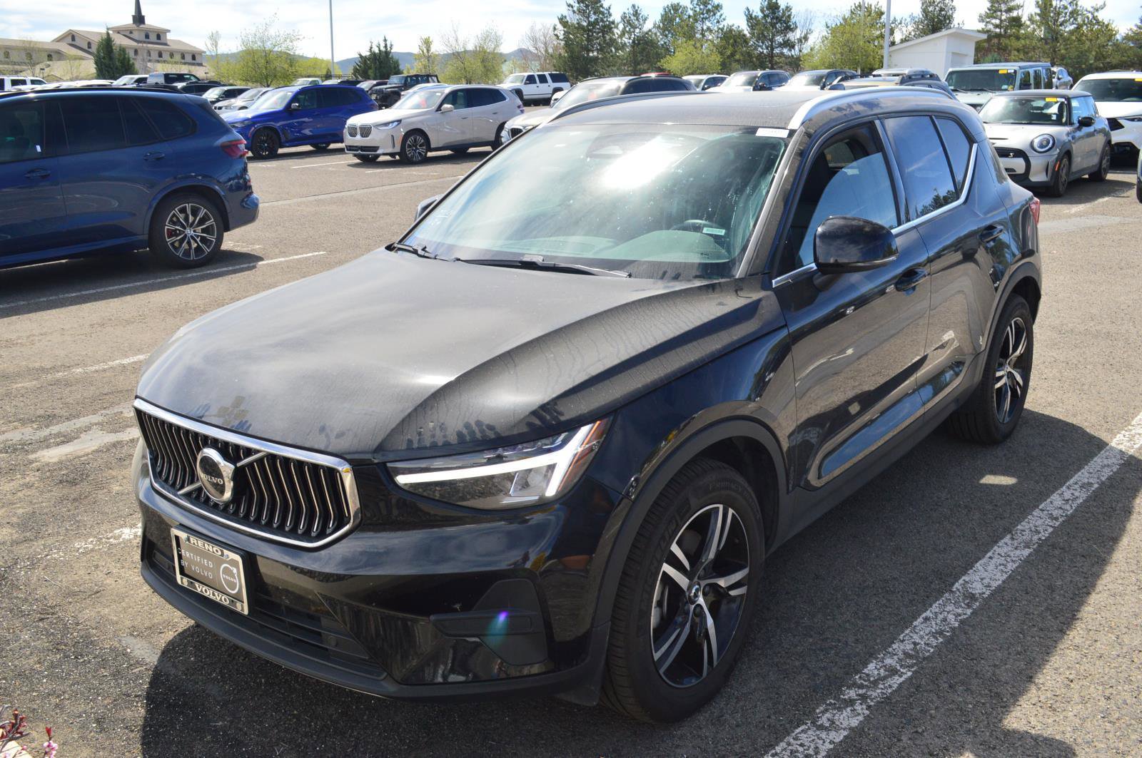 Certified 2025 Volvo XC40 B5 Core AWD/4WD image 1