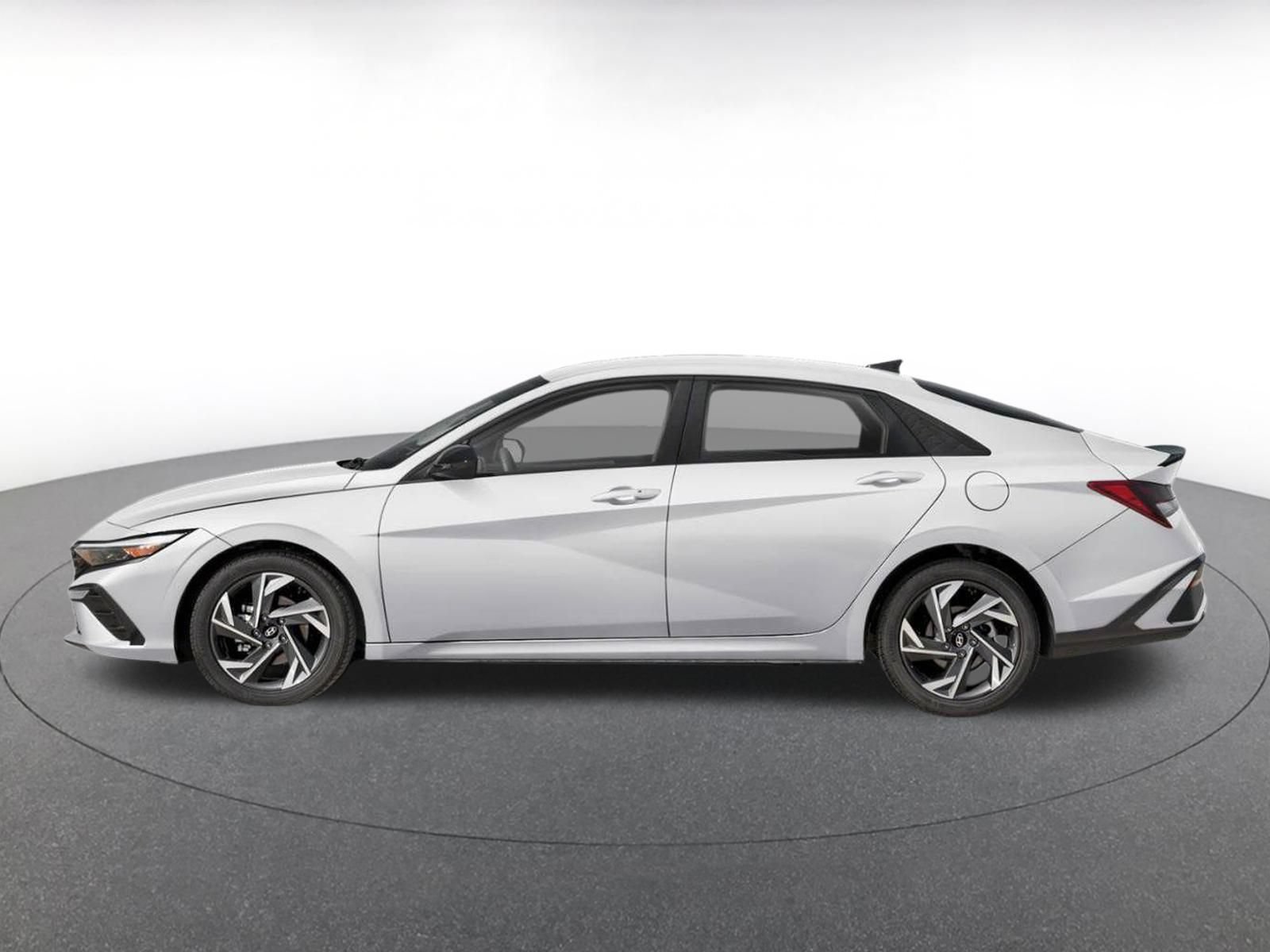 Used 2026 Hyundai Elantra Sport FWD image 3