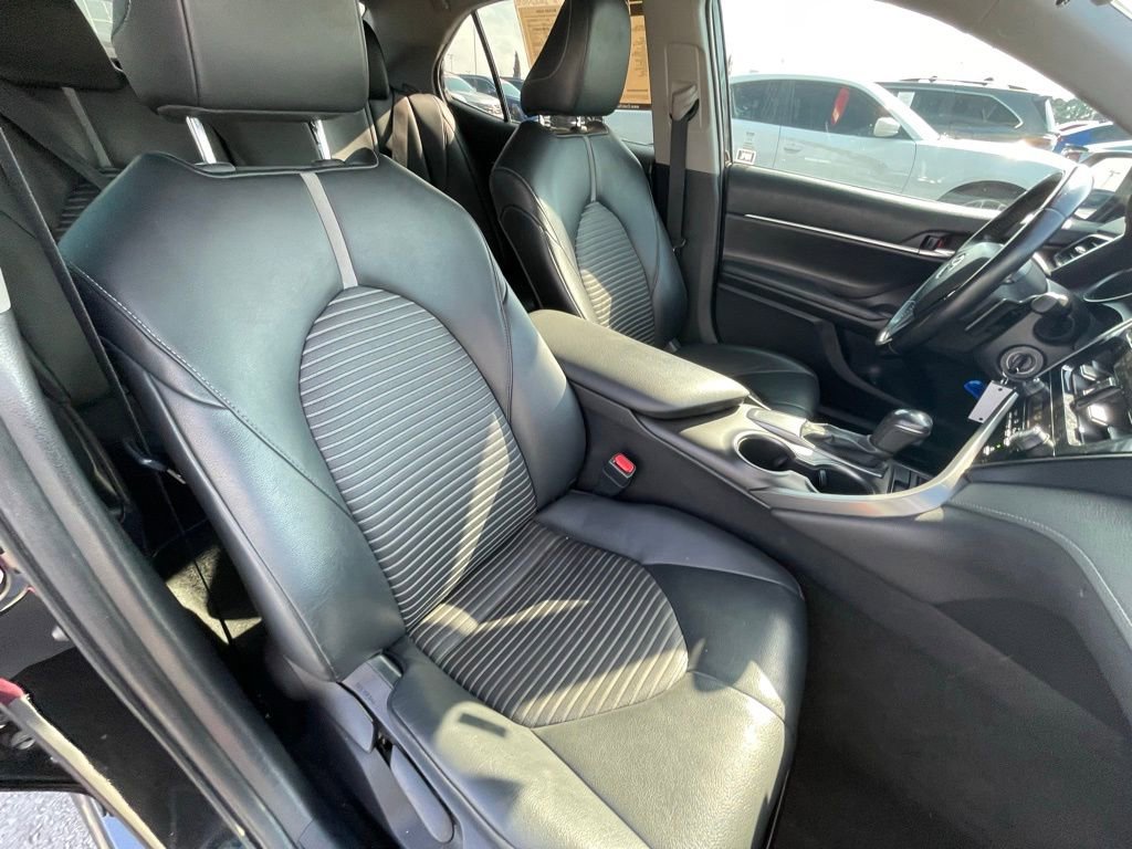 Used 2021 Toyota Camry SE image 2