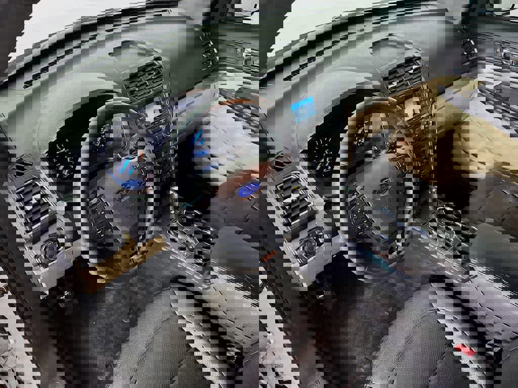 Used 2017 Ford Explorer FWD image 2