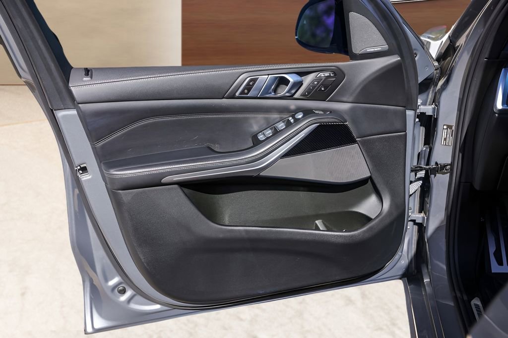 Used 2023 BMW X7 M60i w/ Climate Comfort Package image 25