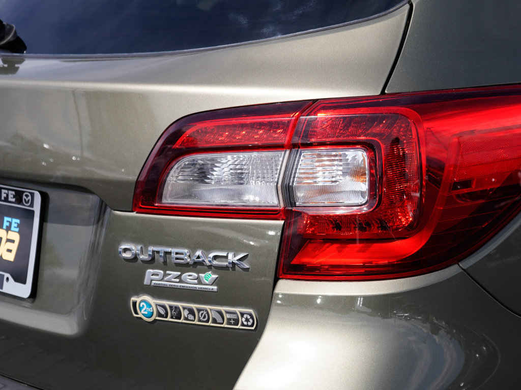 Used 2015 Subaru Outback 2.5i Premium AWD/4WD image 16