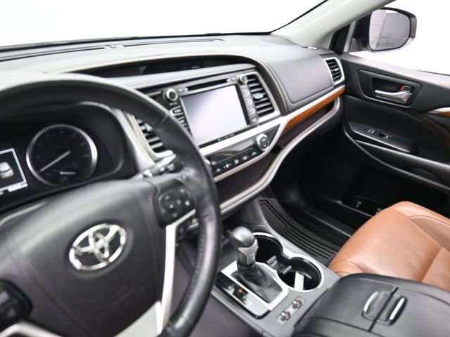 Used 2017 Toyota Highlander Limited Platinum image 27