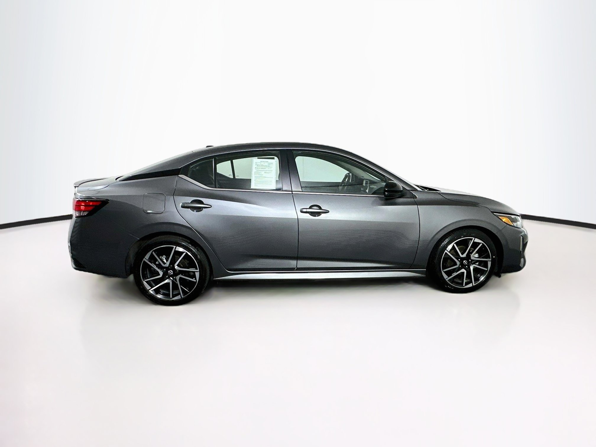 Used 2025 Nissan Sentra SR FWD image 10