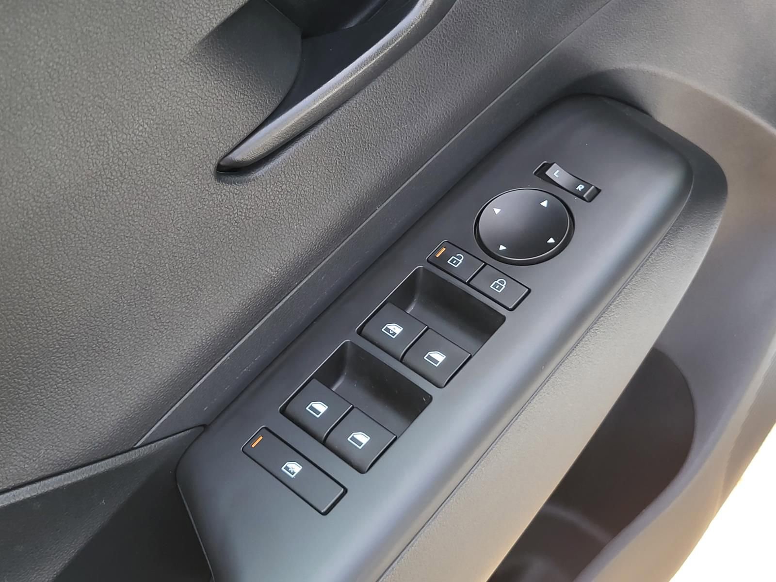 Certified 2025 Hyundai Kona SE image 17