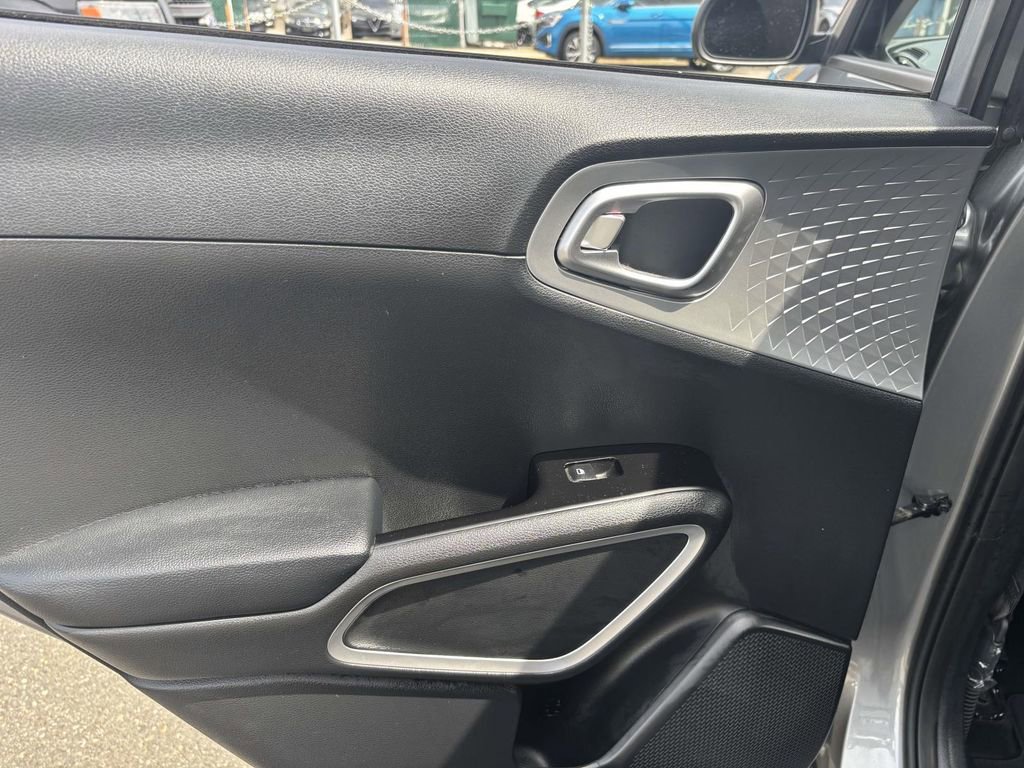 Used 2023 Kia Soul S FWD image 21