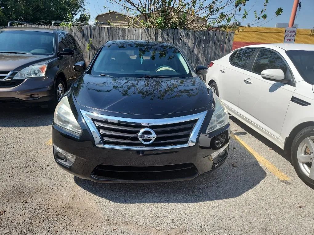 Used 2015 Nissan Altima 2.5 SV image 2