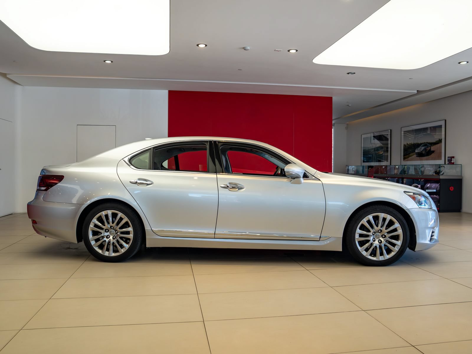 Used 2016 Lexus LS 460 w/ Comfort Package RWD image 7