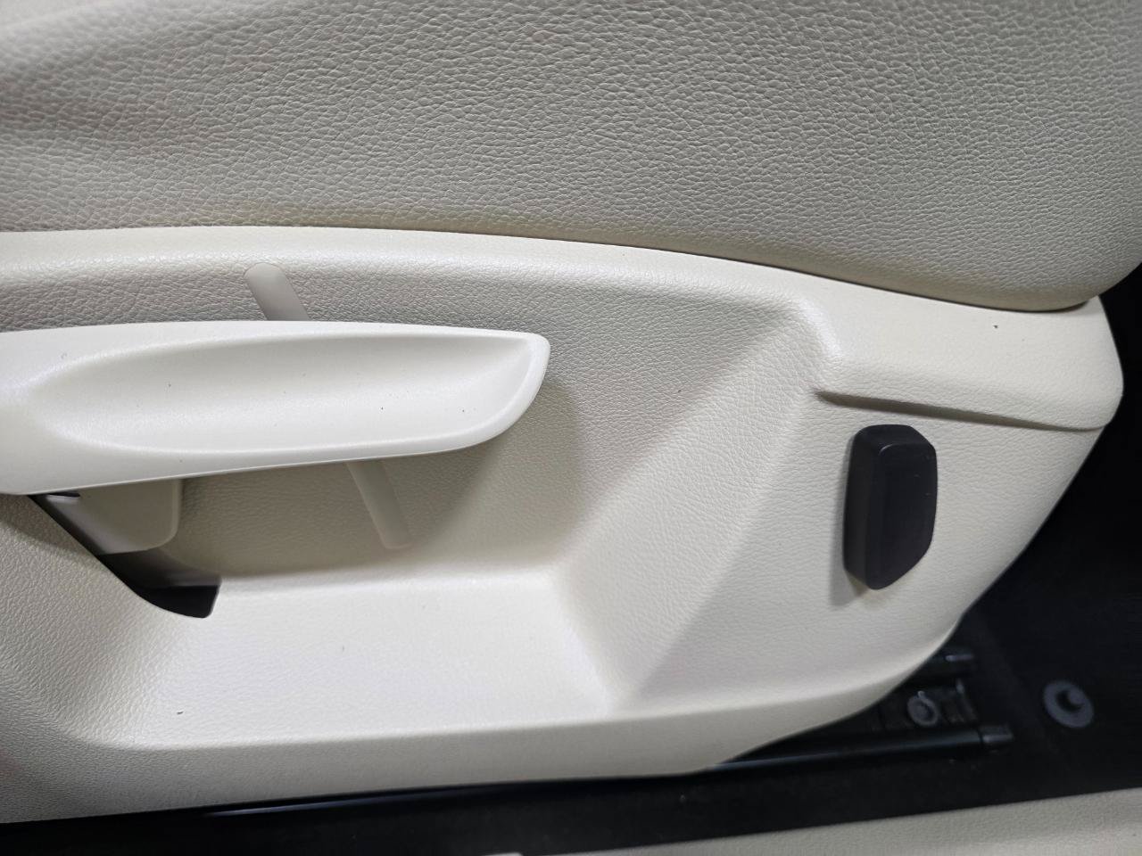 Used 2014 Volkswagen Tiguan SEL FWD image 26