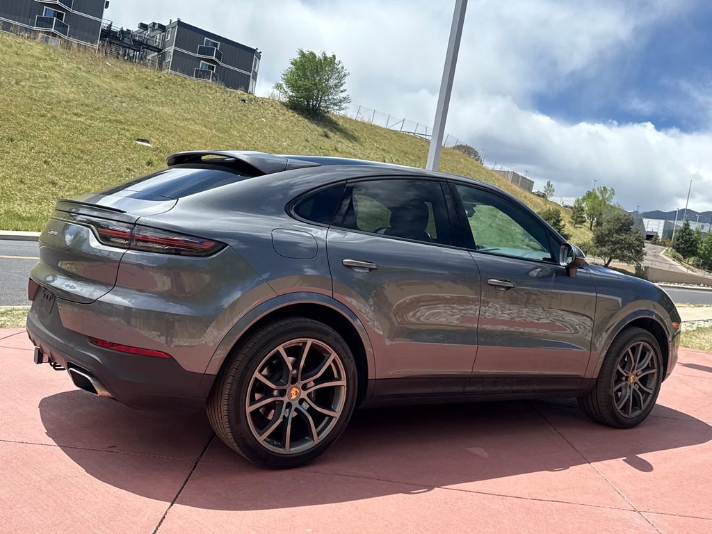 Used 2023 Porsche Cayenne Coupe AWD/4WD image 9
