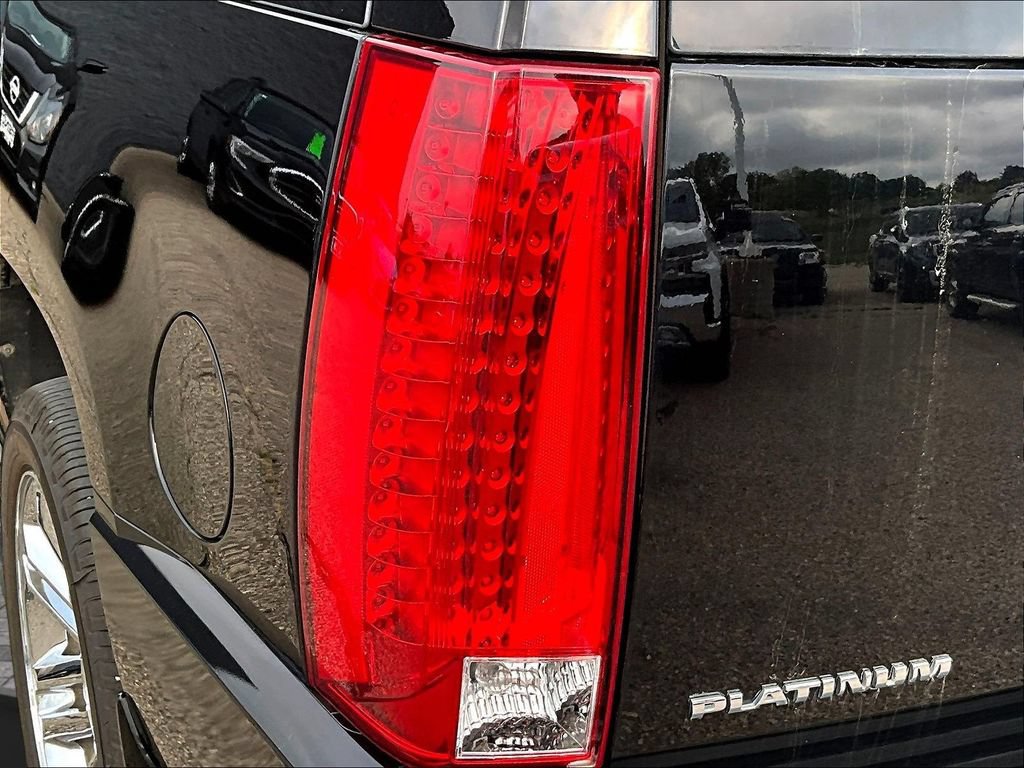 Used 2013 Cadillac Escalade Platinum AWD/4WD image 23