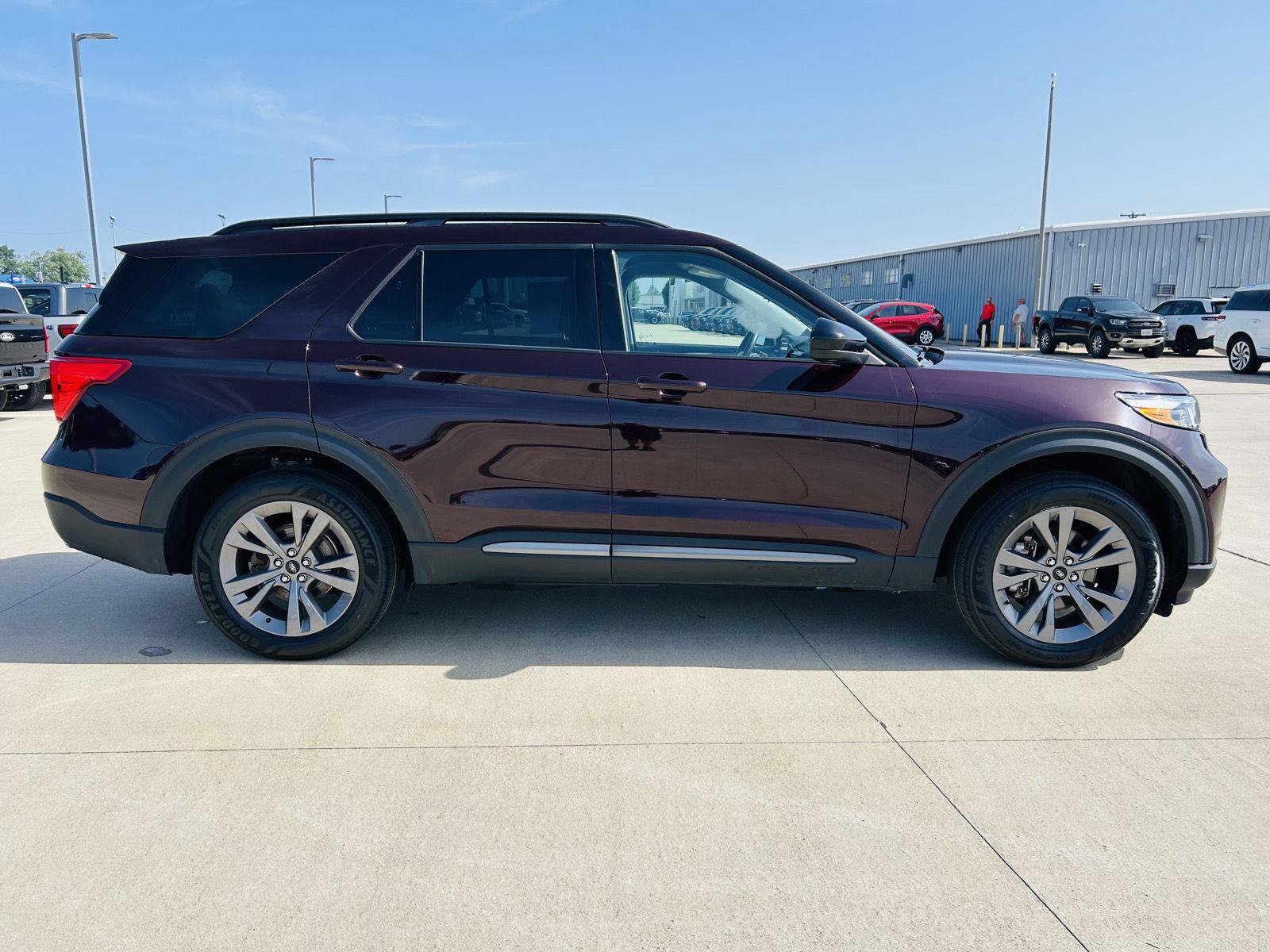 Used 2023 Ford Explorer XLT w/ Equipment Group 202A AWD/4WD image 44