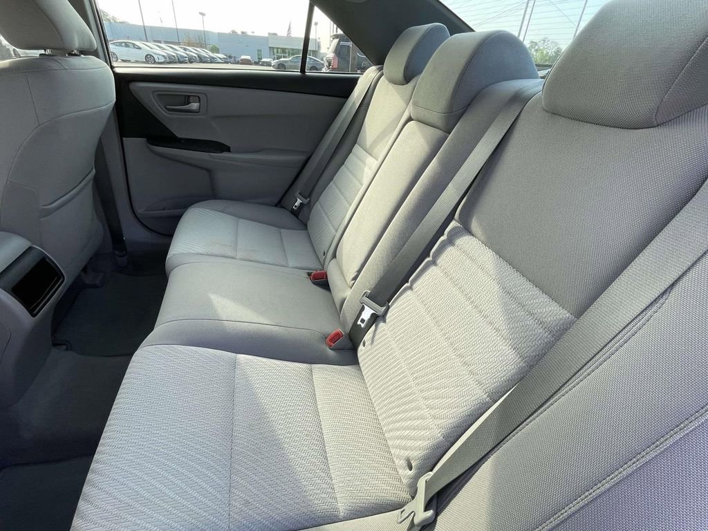 Used 2016 Toyota Camry LE image 11