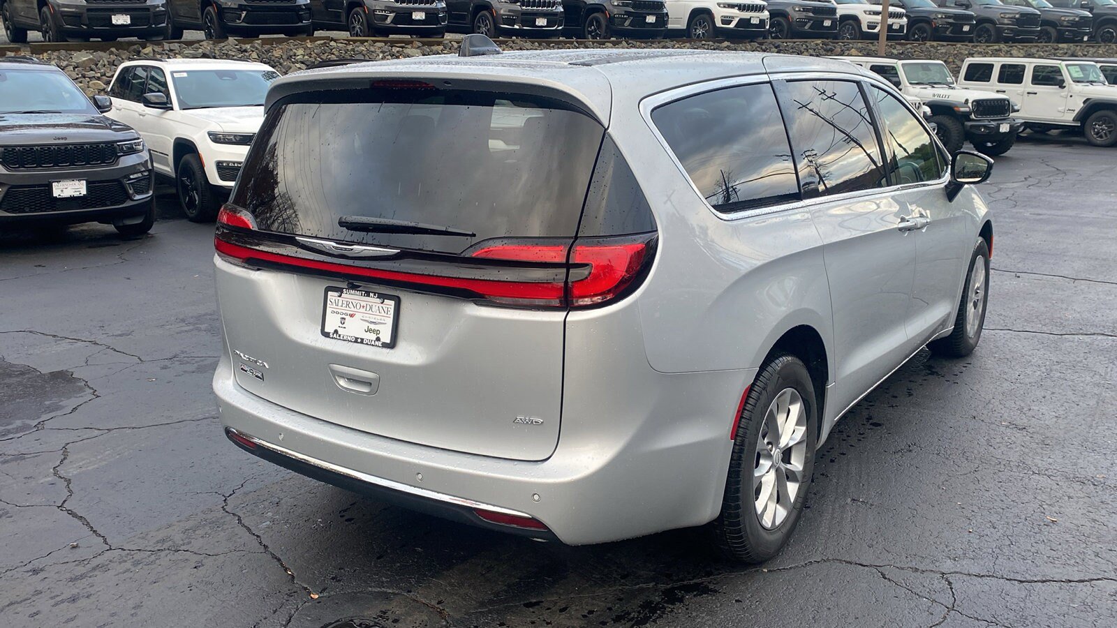 New 2026 Chrysler Pacifica Select AWD/4WD image 27