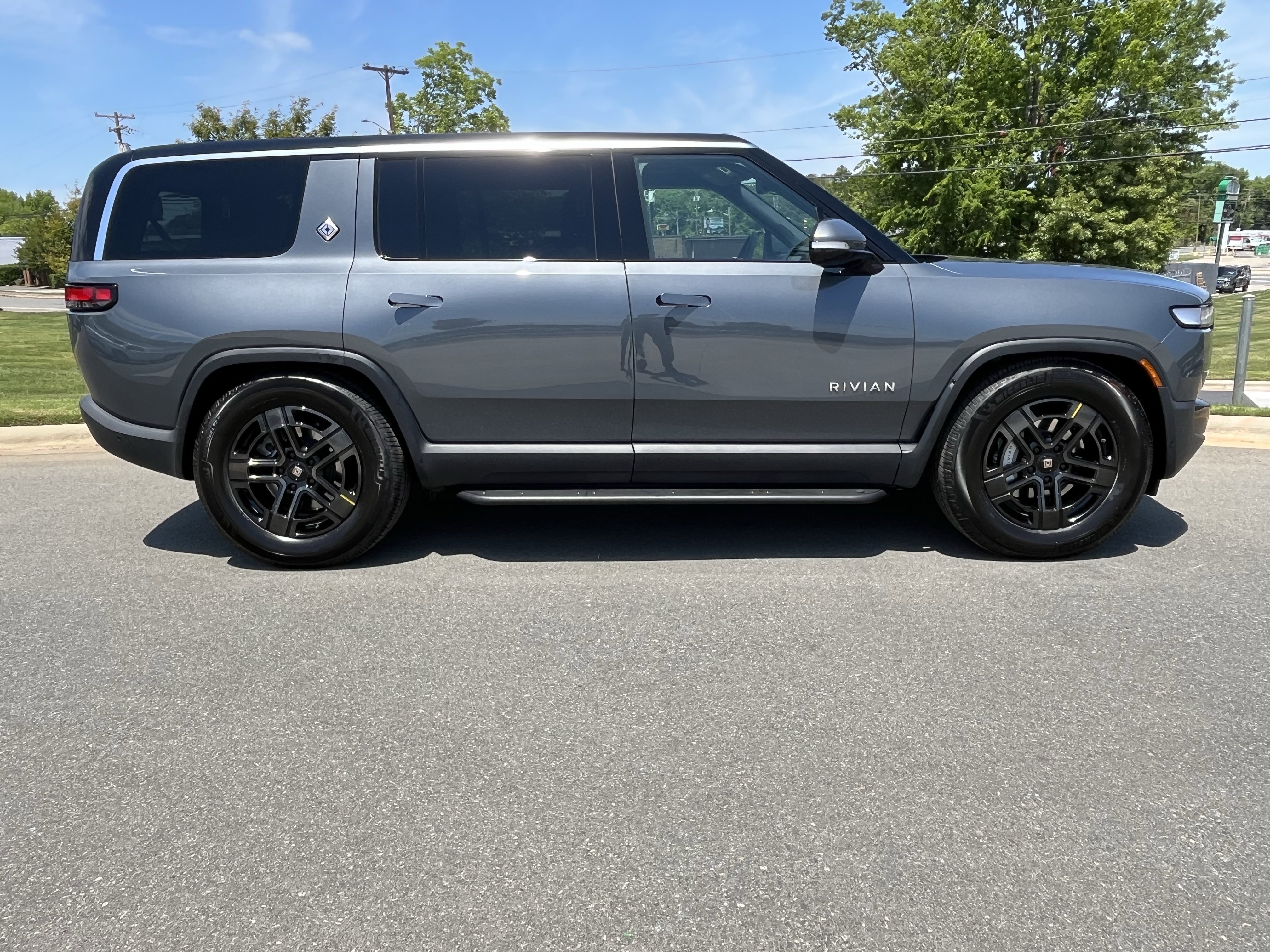 Used 2024 Rivian R1S Adventure AWD/4WD image 10