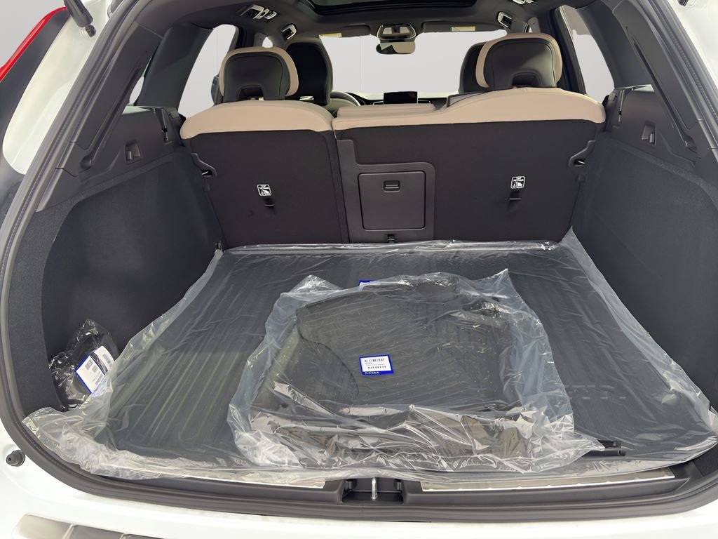 New 2026 Volvo XC60 B5 Plus w/ Protection Package Premier AWD/4WD image 15