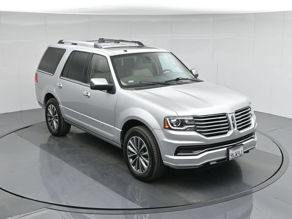 Used 2017 Lincoln Navigator Select RWD image 23