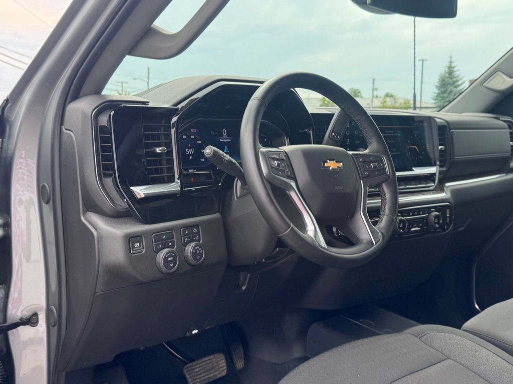 Used 2024 Chevrolet Silverado 3500 LT w/ Safety Package AWD/4WD image 8
