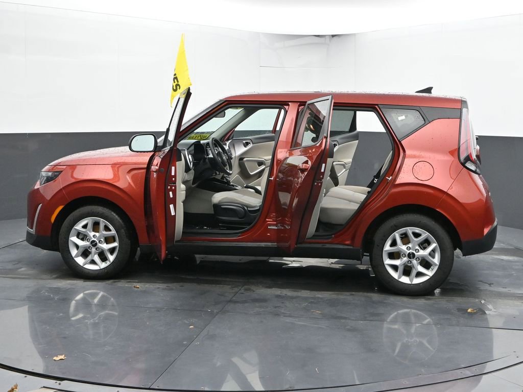Used 2025 Kia Soul LX w/ LX Technology Package image 57