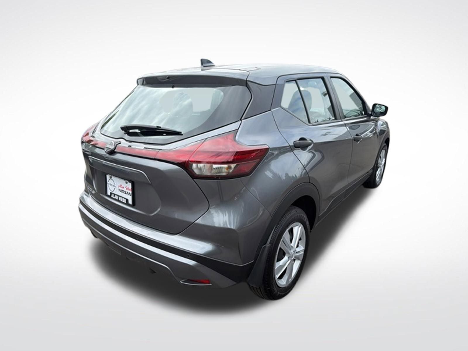 Used 2024 Nissan Kicks S FWD image 3