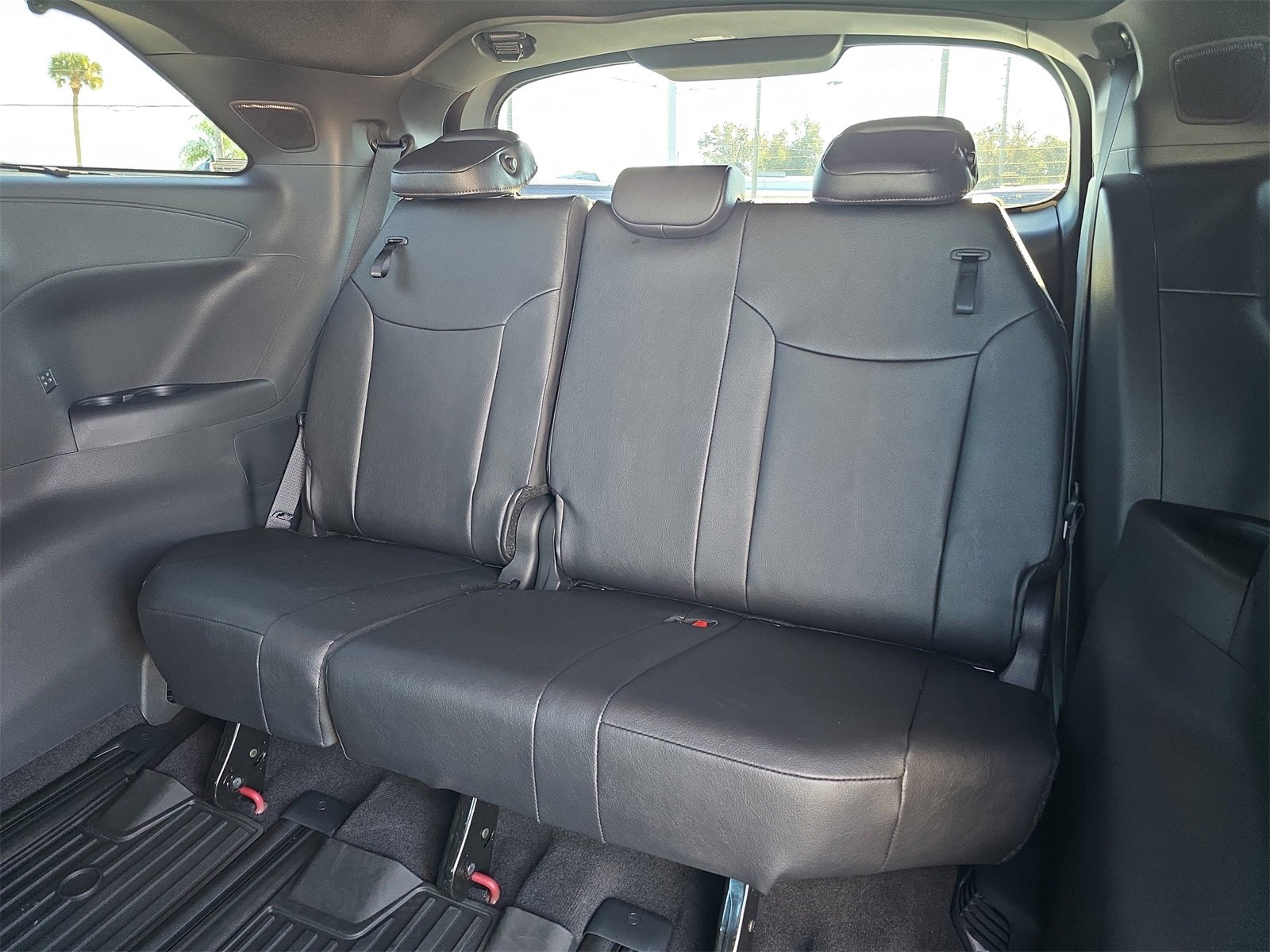Used 2025 Toyota Sienna Platinum image 13