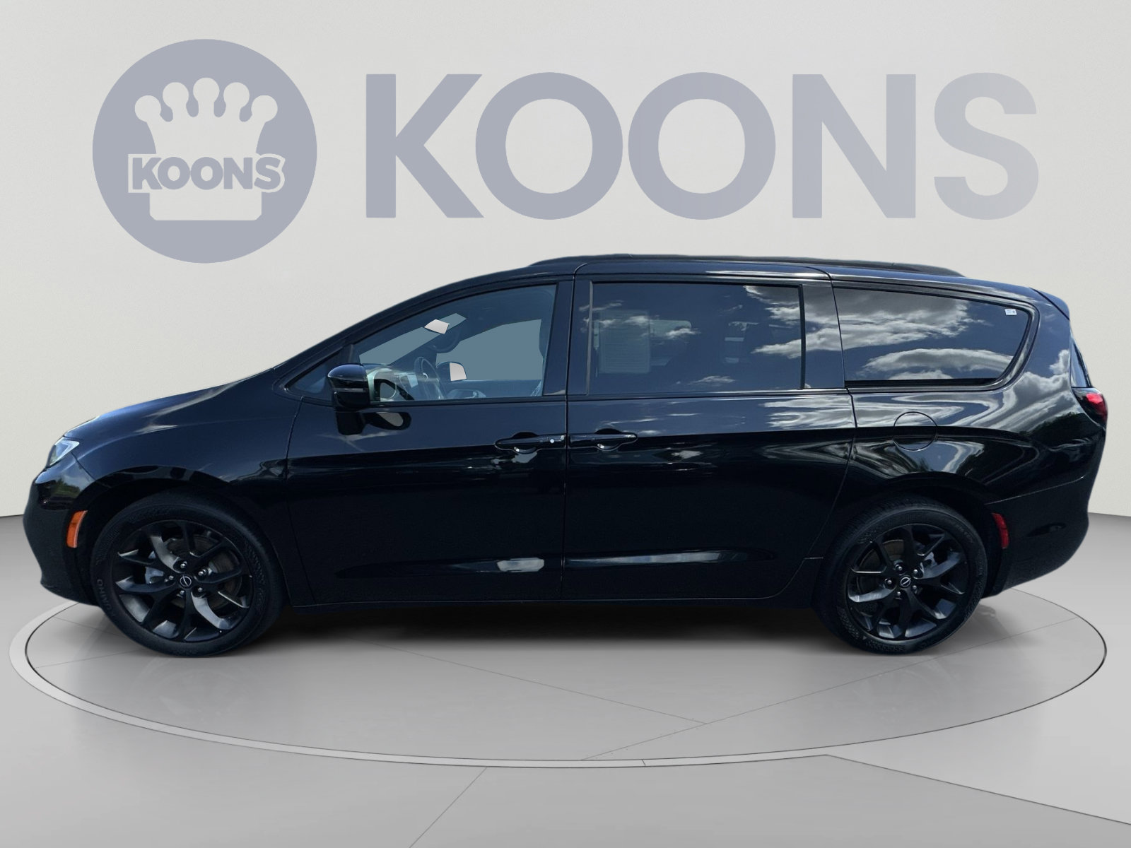 Used 2025 Chrysler Pacifica Limited FWD image 7