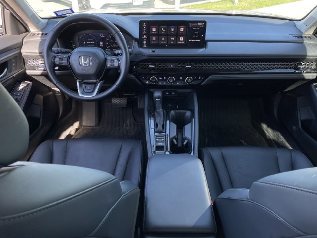 Used 2025 Honda Accord Touring image 9