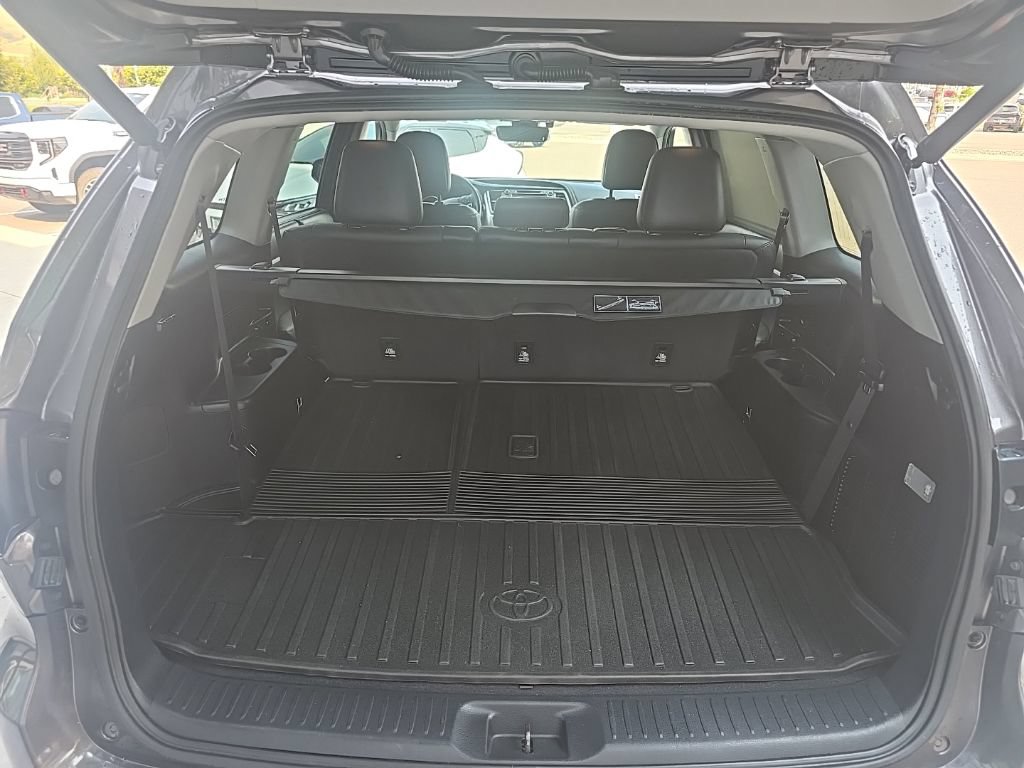 Used 2017 Toyota Highlander Limited Platinum AWD/4WD image 14