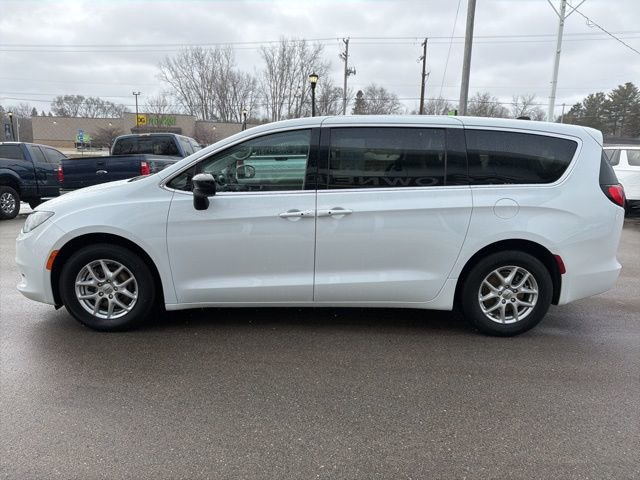 Used 2024 Chrysler Voyager LX image 6