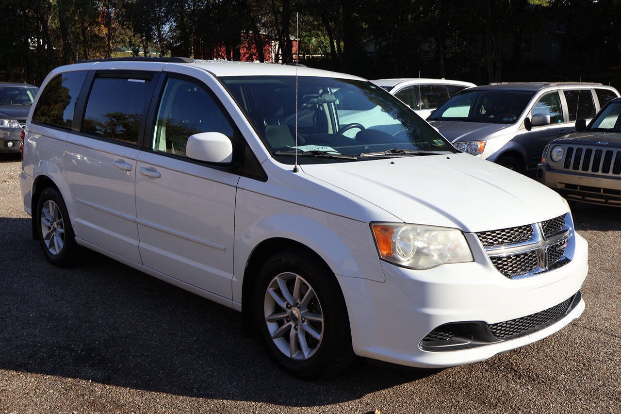 Used 2014 Dodge Grand Caravan SXT FWD image 1