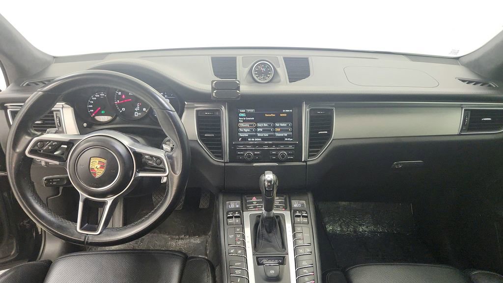 Used 2015 Porsche Macan Turbo image 28