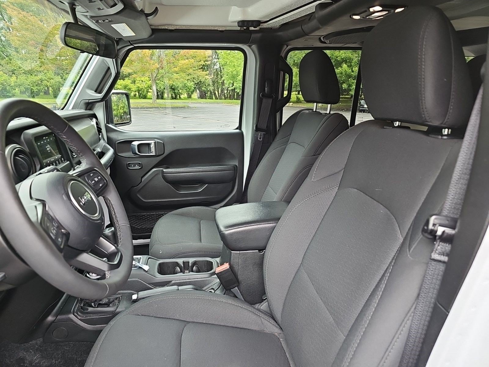 Used 2023 Jeep Wrangler Unlimited w/ Cold Weather Group AWD/4WD image 19