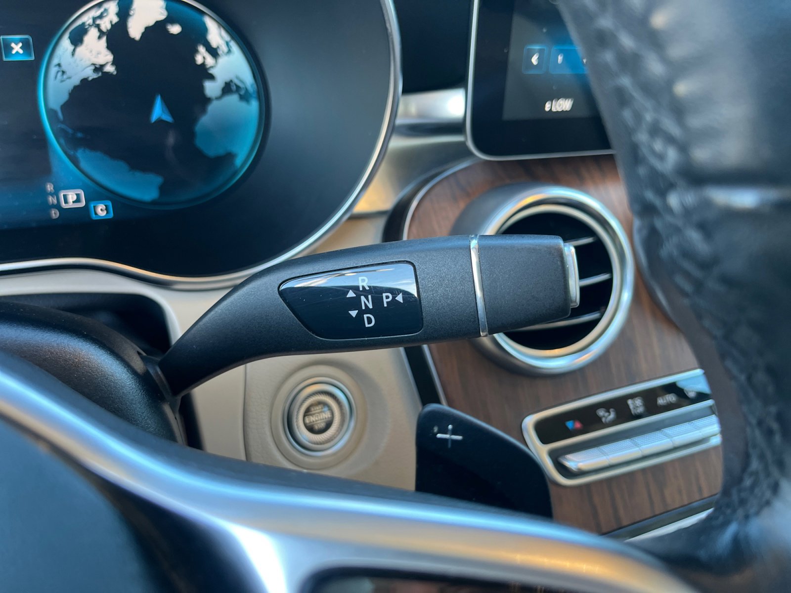 Used 2022 Mercedes-Benz GLC 300 4MATIC image 11