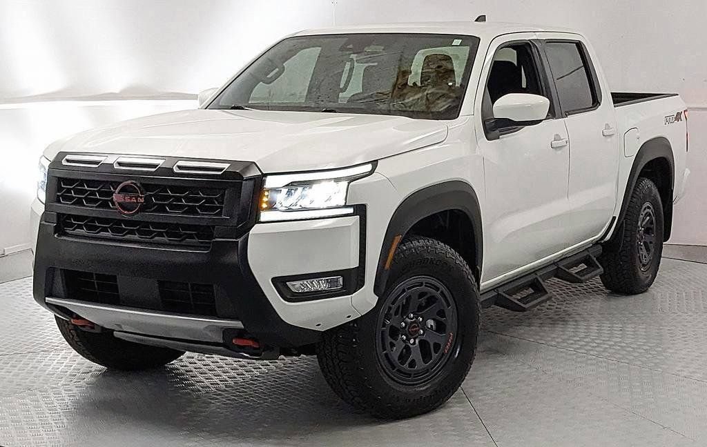 Used 2025 Nissan Frontier PRO-4X AWD/4WD image 6