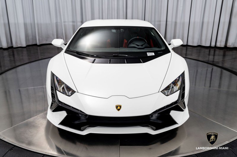 Used 2024 Lamborghini Huracan Tecnica image 4