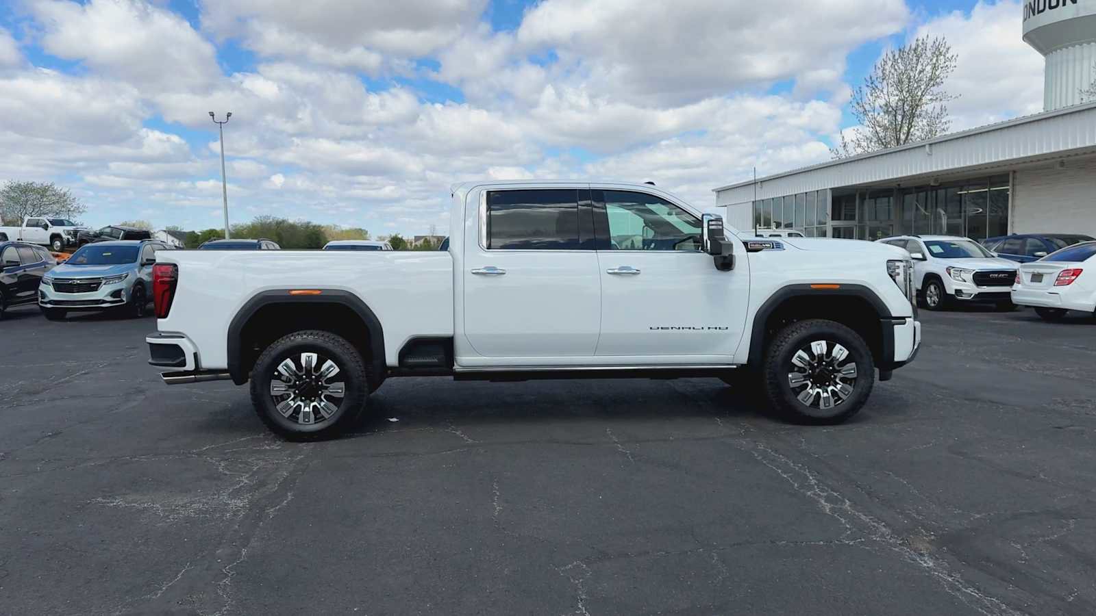 New 2026 GMC Sierra 2500 Denali w/ Denali Reserve Package AWD/4WD image 9