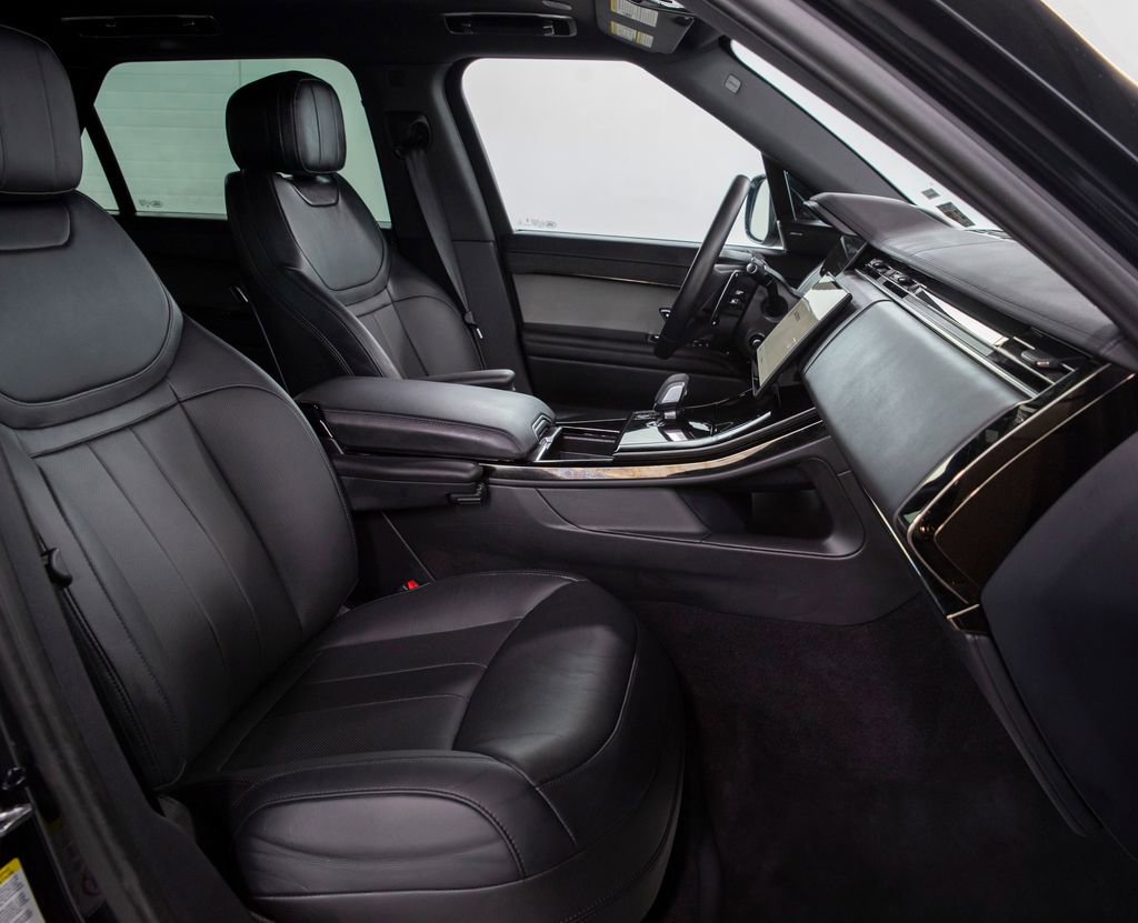 Used 2025 Land Rover Range Rover Sport SE image 20