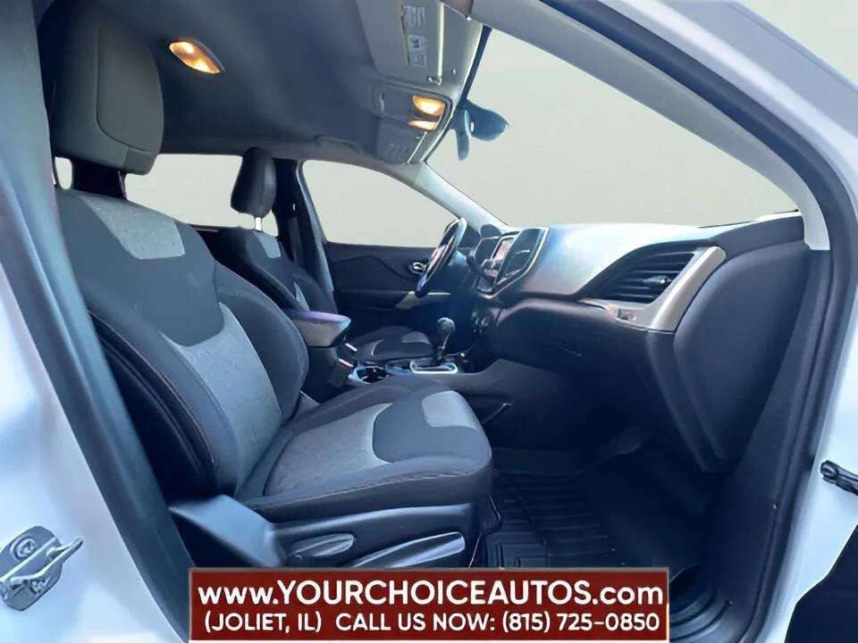 Used 2017 Jeep Cherokee Sport AWD/4WD image 23