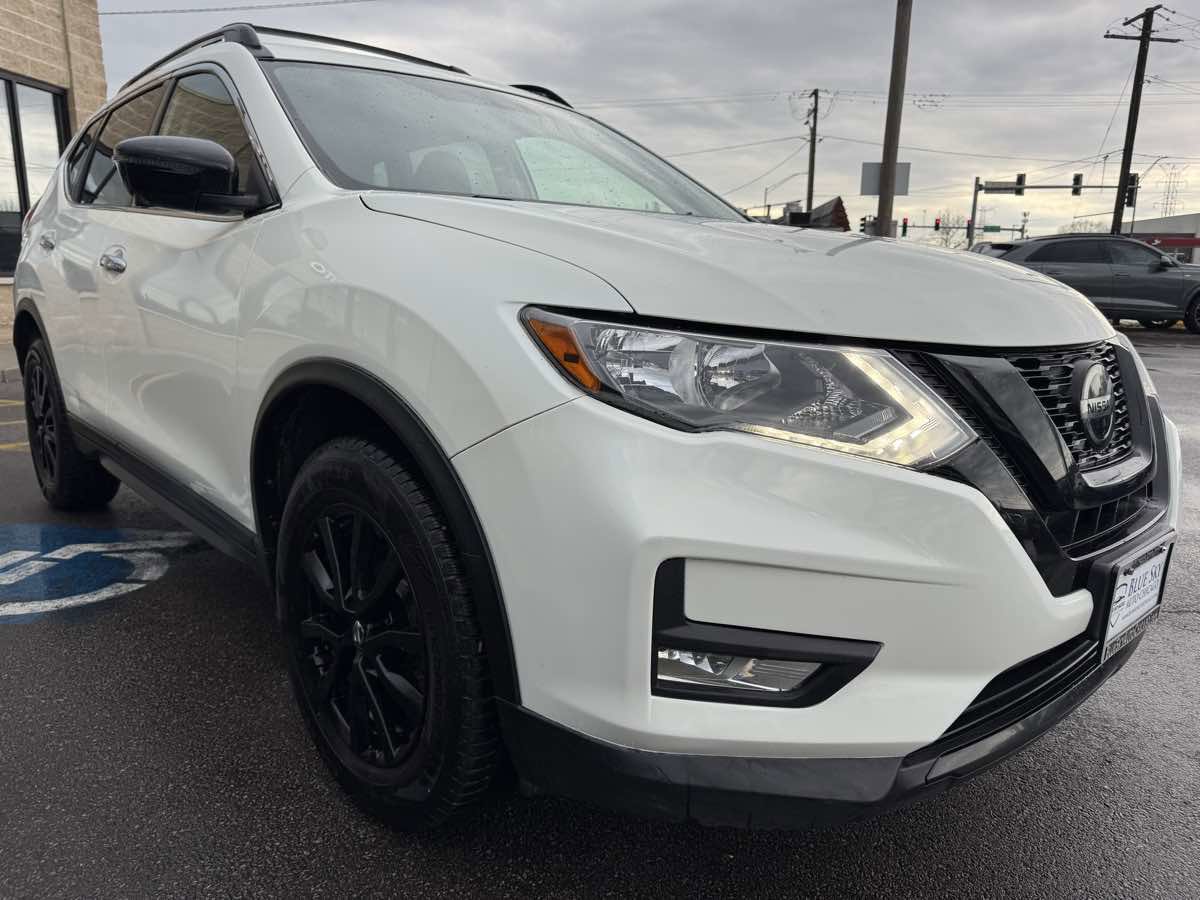 Used 2018 Nissan Rogue SV w/ Premium Package image 3