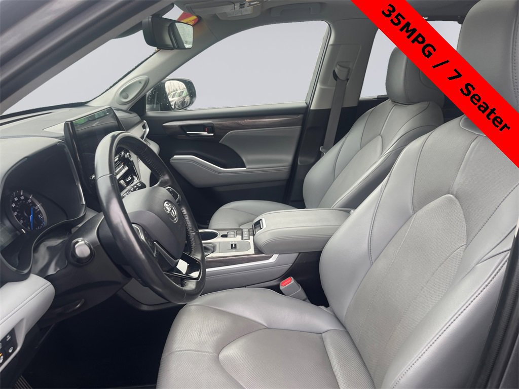 Used 2021 Toyota Highlander Limited image 15