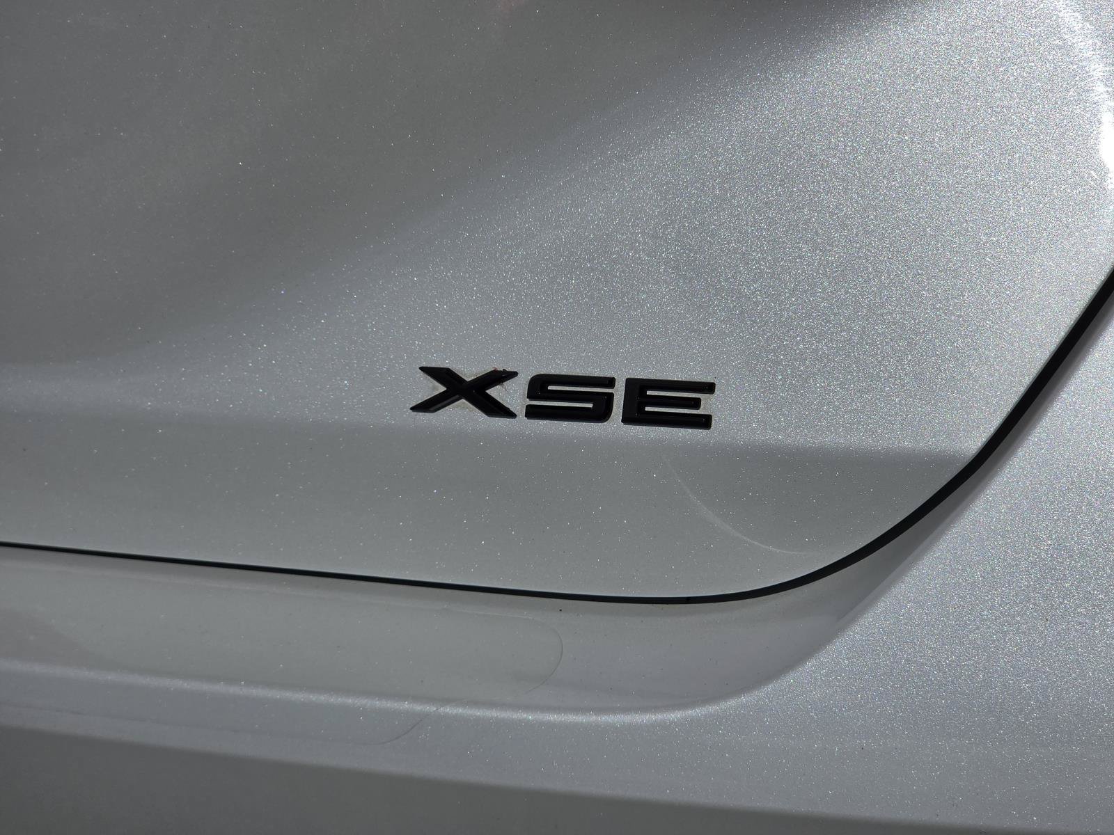 Used 2022 Toyota Avalon XSE FWD image 7