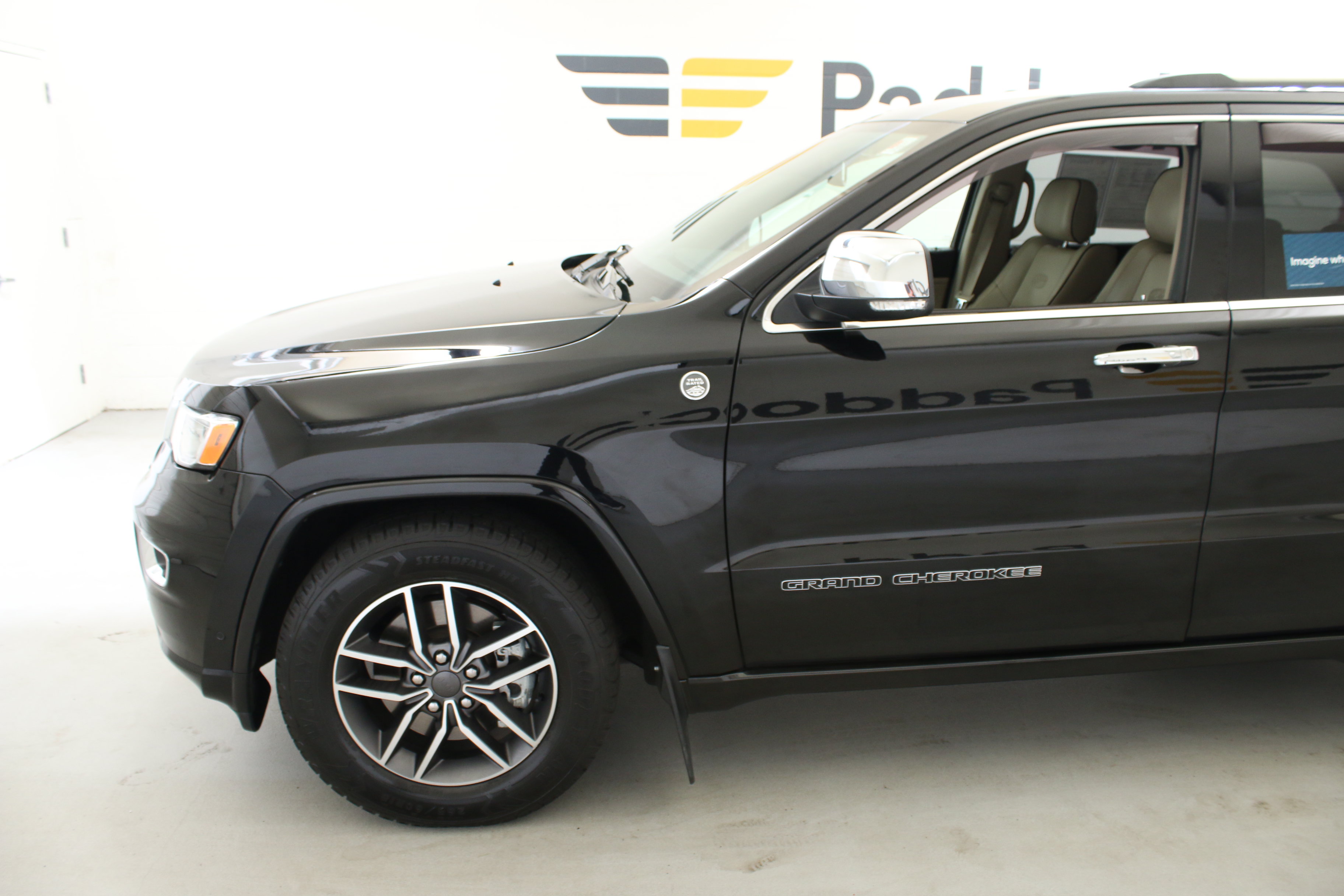 Used 2021 Jeep Grand Cherokee Overland AWD/4WD image 5