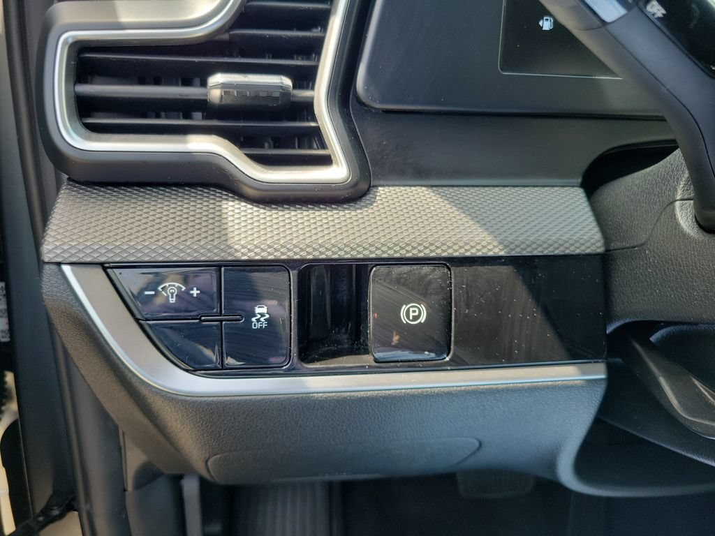 Certified 2024 Kia Sportage LX FWD image 21