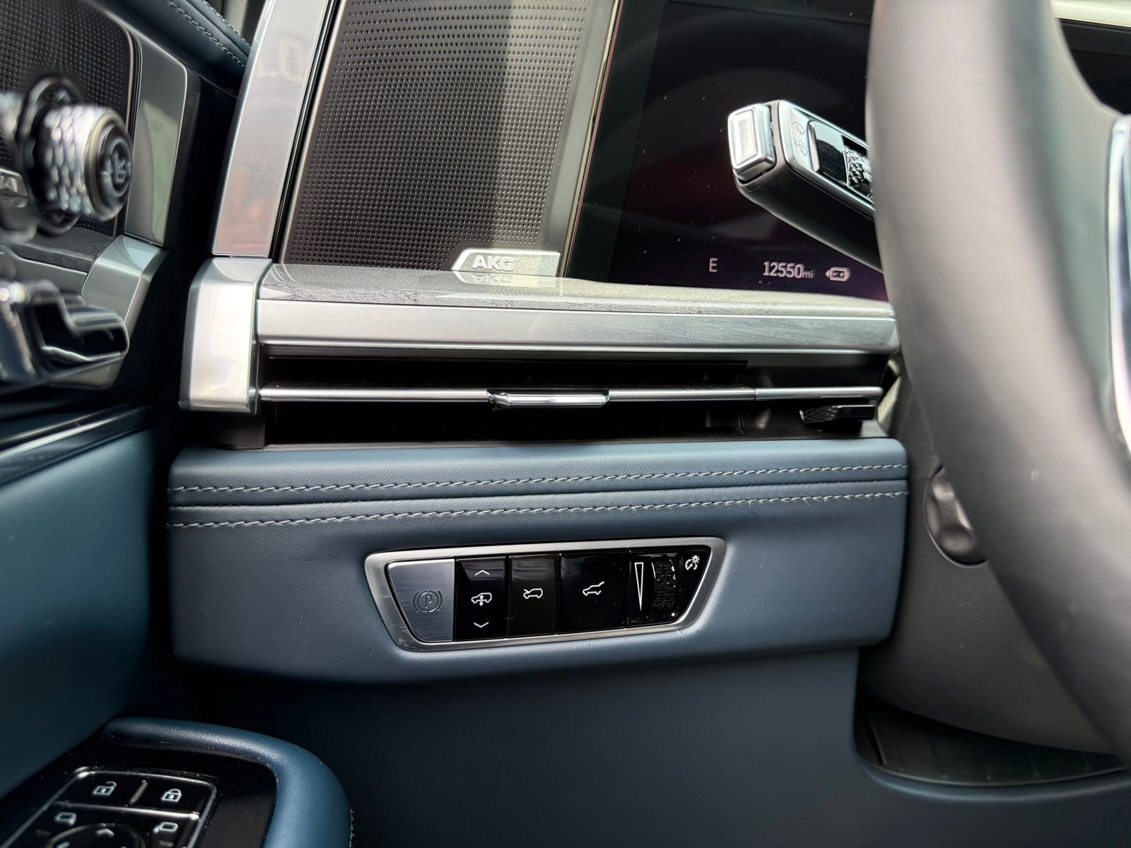 Used 2025 Cadillac Escalade IQ Luxury 2 w/ LPO, Premium Carpet Package AWD/4WD image 26